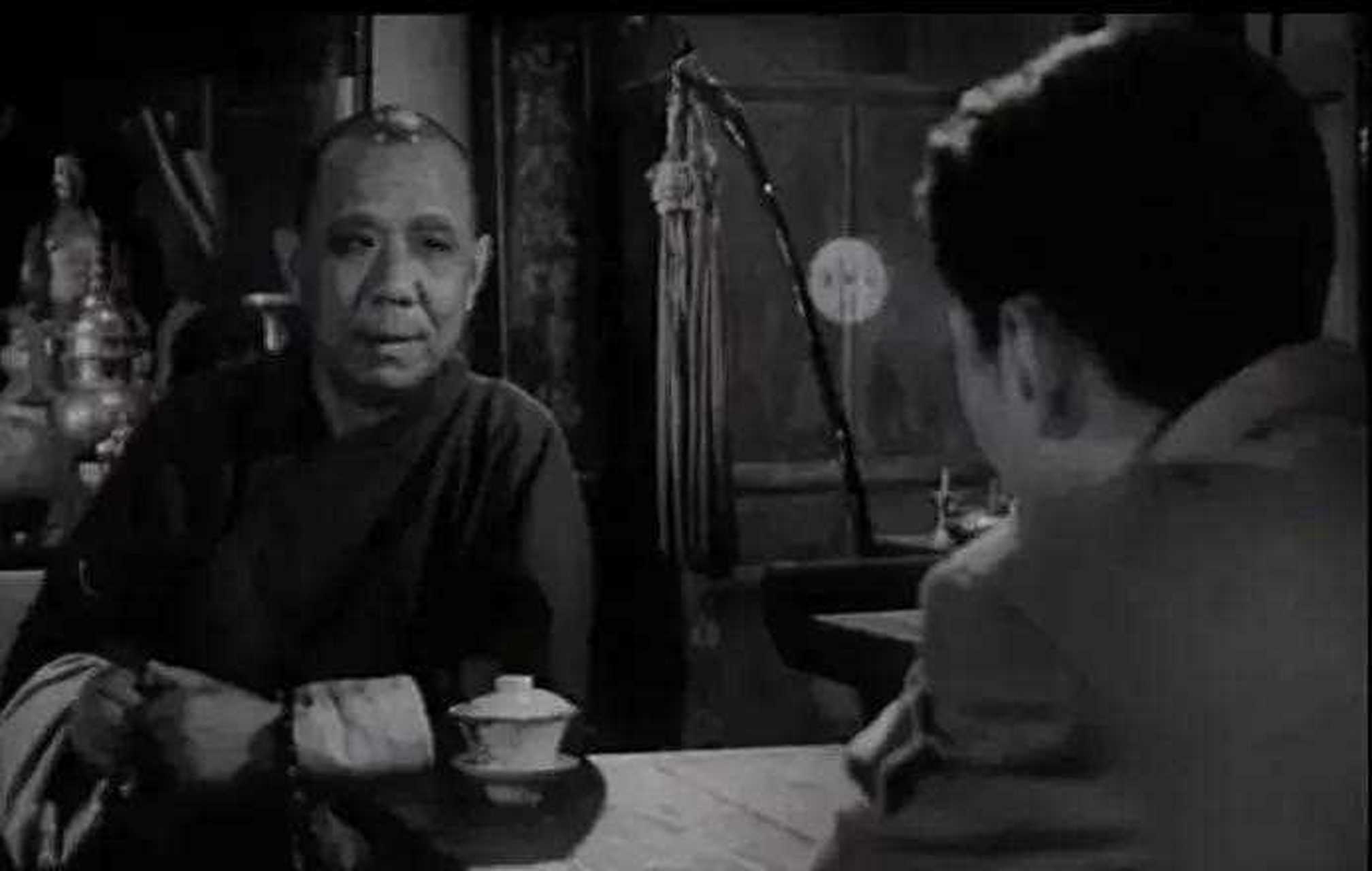 老电影《古刹钟声》剧照,深山古寺成特务巢穴,悬疑神作,经典反特片