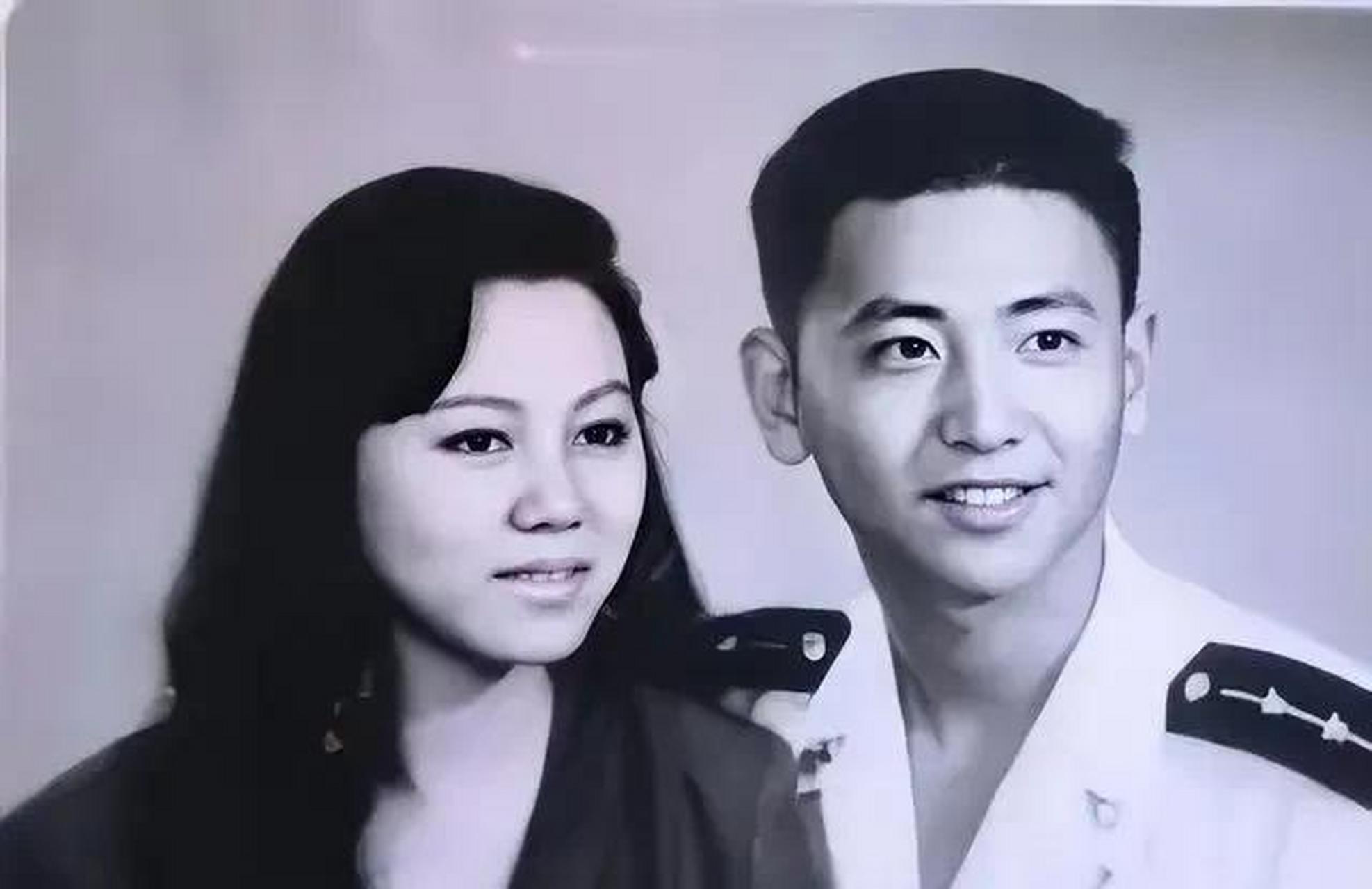 今天是个非常特殊的日子,中国飞行员王伟烈士,已经牺牲22周年了.