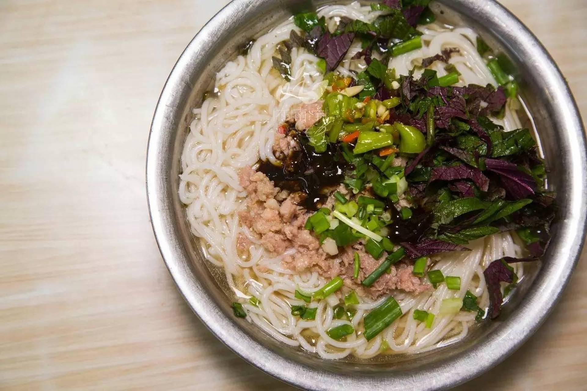 来南宁必吃的宾阳酸粉产生于中国广西南宁市宾阳县,是南宁宾阳特色