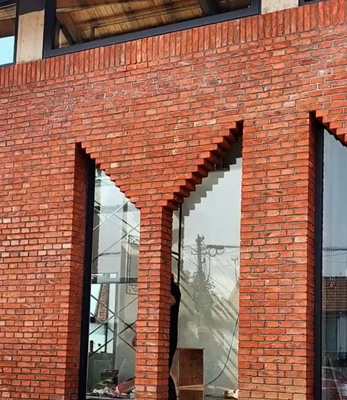 这砖墙砌的真好看,一般人可砌不出来,真是好手艺!