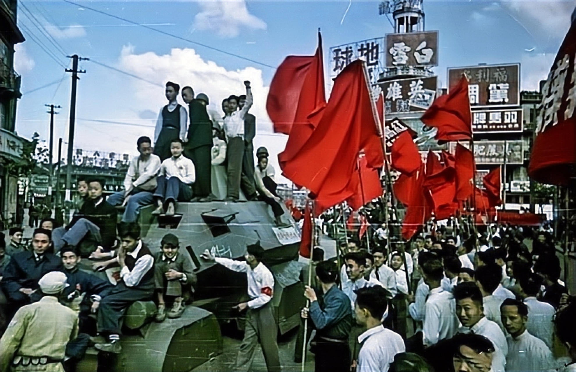 1949年5月,大上海解放,解放军浩浩荡荡地进入城中