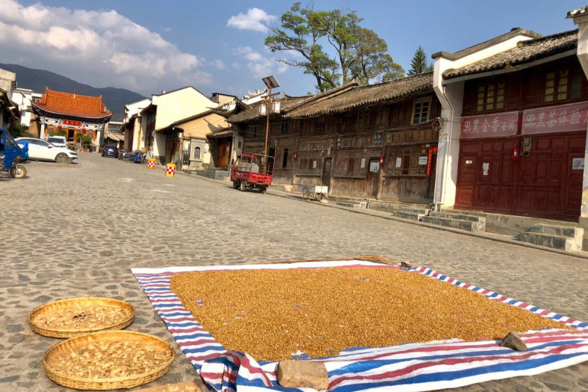 云南金鸡古镇旅游攻略  金鸡古镇位于保山市隆阳区金鸡镇,是一个充满