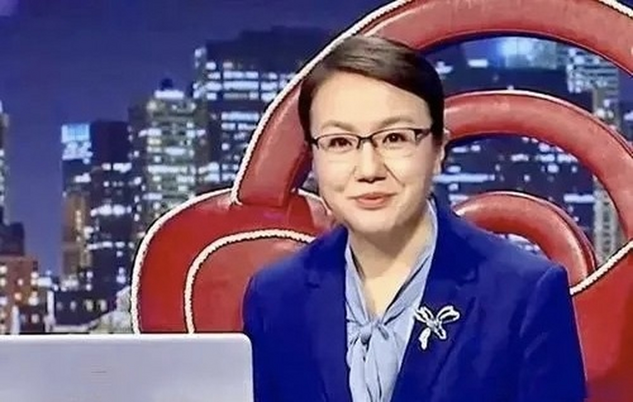 才华与美貌于一身的火箭女神李莉,还是国防大学教授,央视军事特约评论