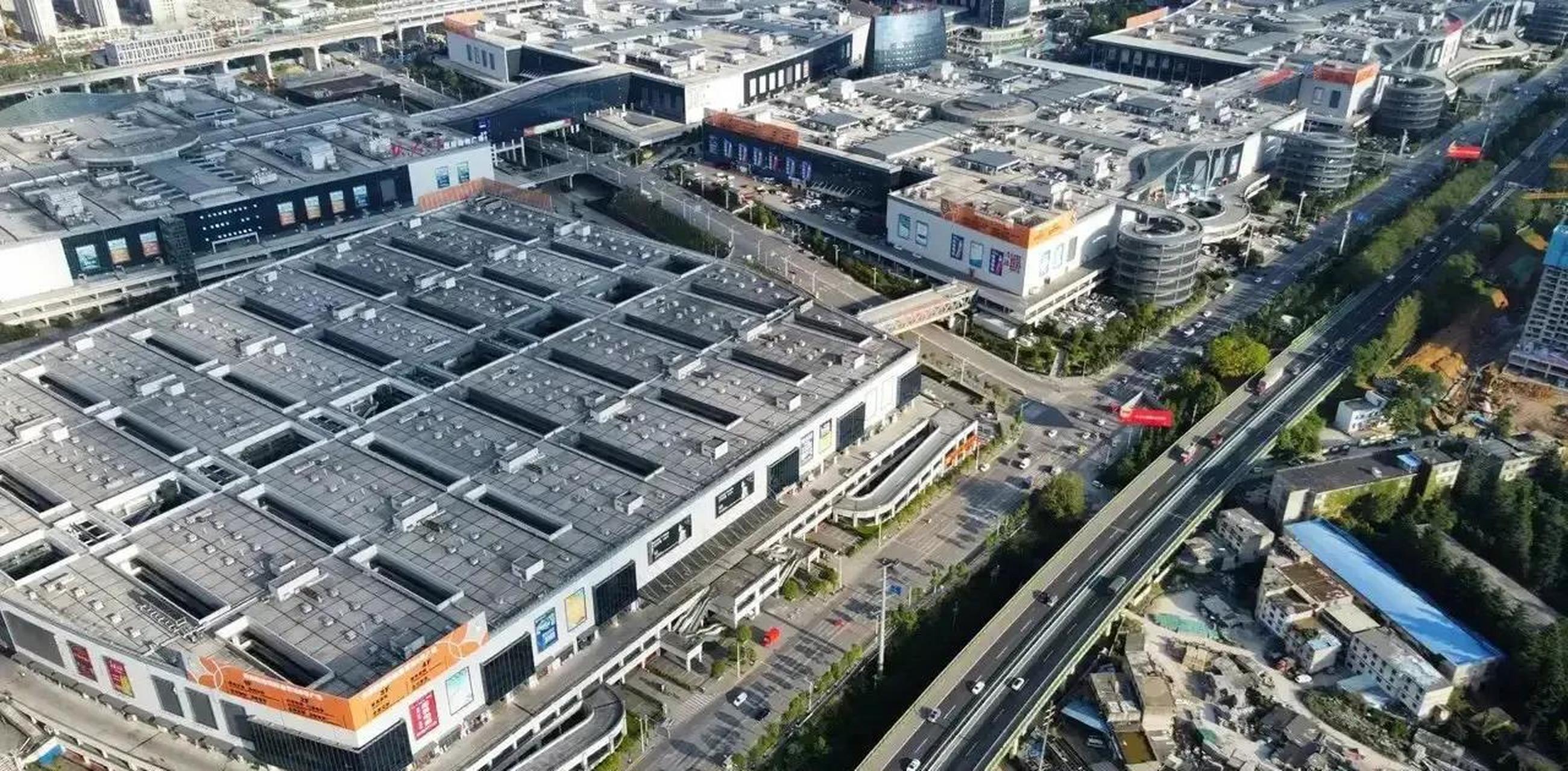 金阳-贵阳西南国际商贸城.  这是一个为了超火附近房价的项目吗?