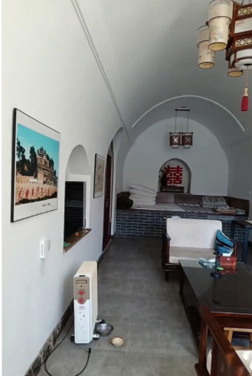 这窑洞装修的真不错,就是住里面有点压抑!