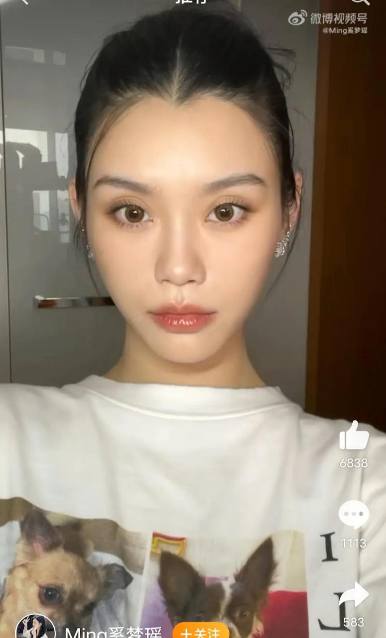 领动计划# 发现奚梦瑶的人中长得很有特点啊,像水滴.