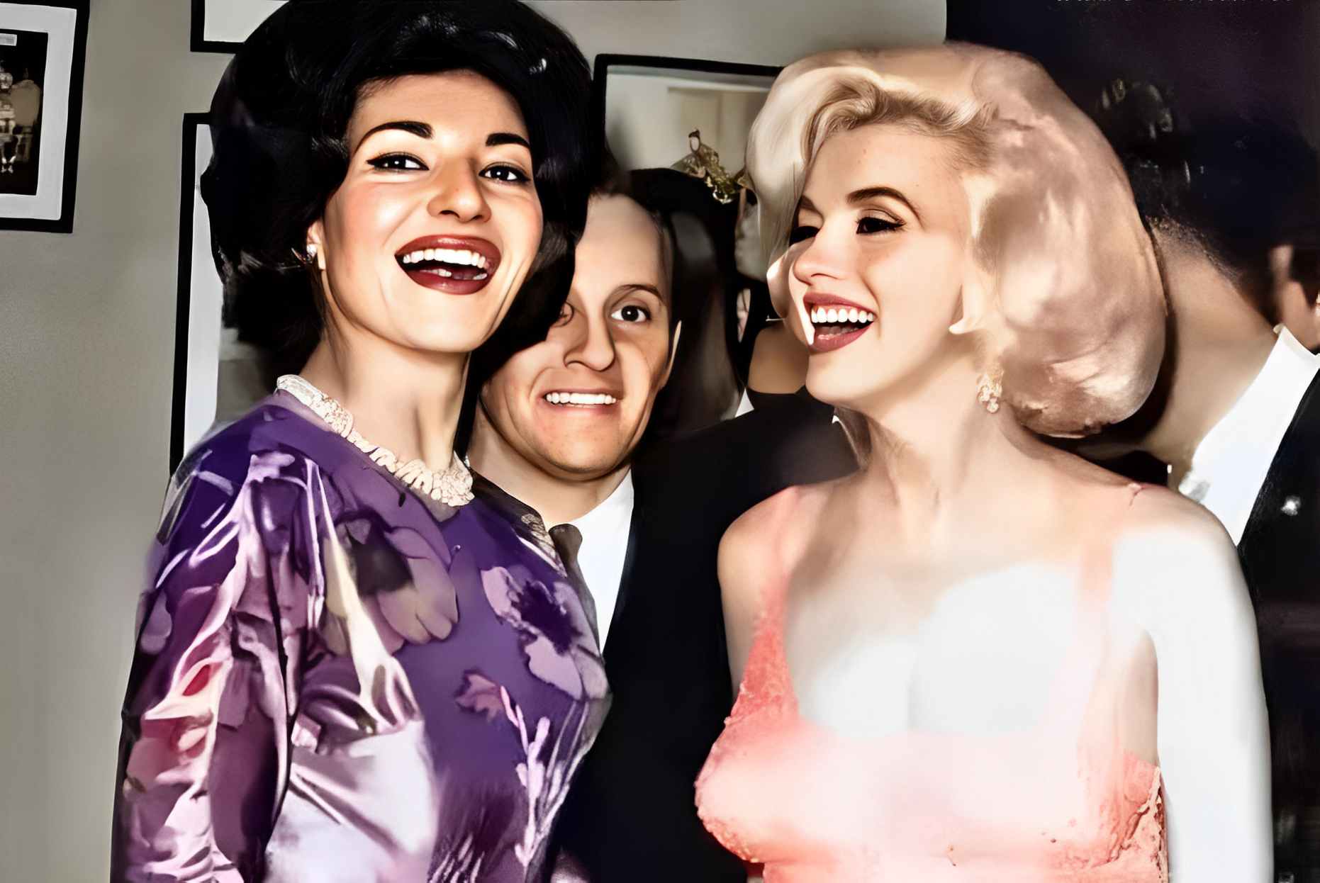 作为肯尼迪的情人,梦露为肯尼迪的生日宴会专门准备了肯尼迪装,纱穿