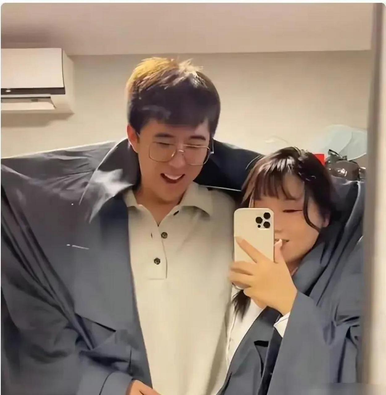 gif创作人#  网红夫妇cc和克油克油官宣离婚,由学校走进婚姻由青葱