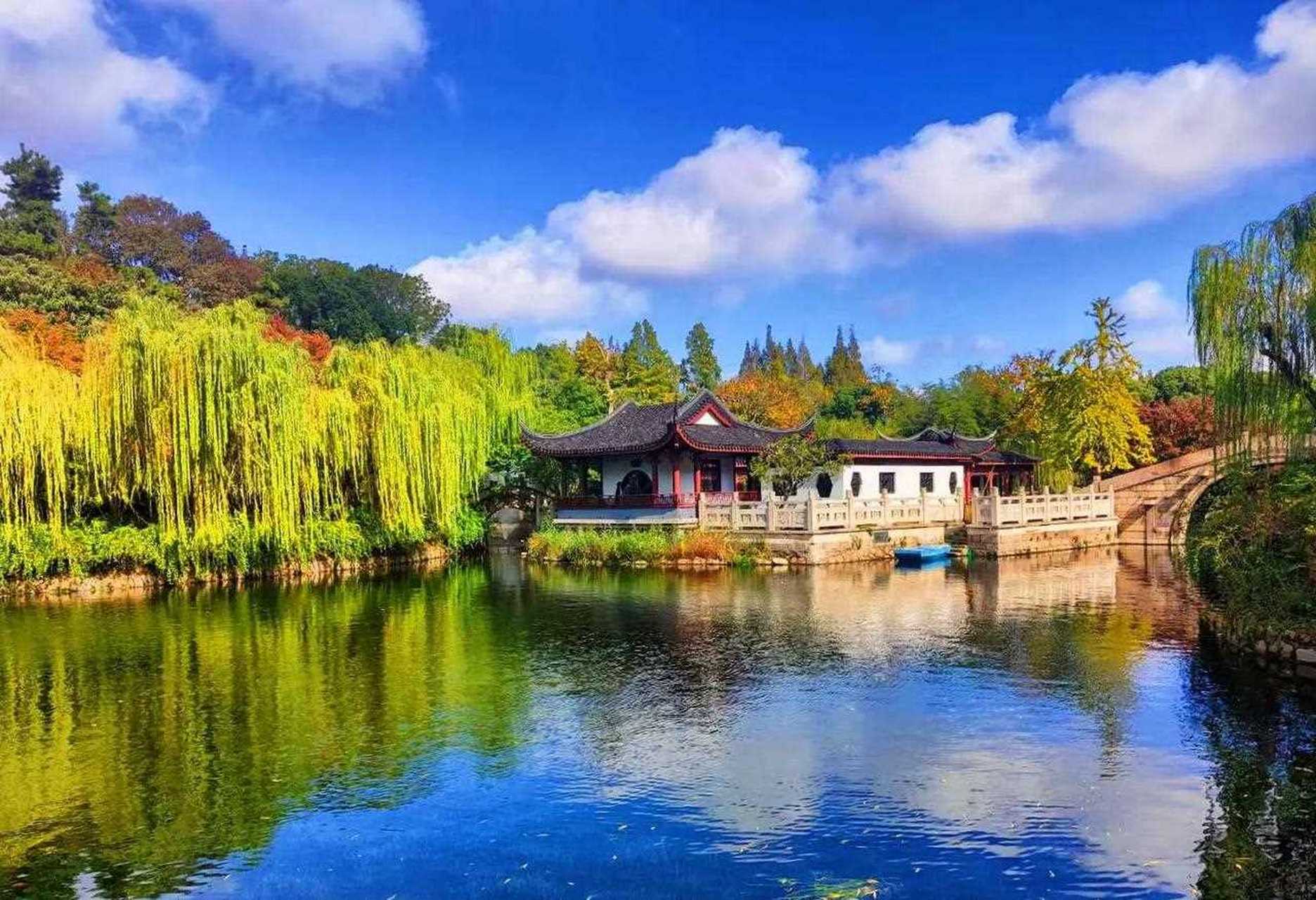 游沪上的古华公园,公园位于奉贤,构思独特,小桥流水间有亭,台,楼,阁