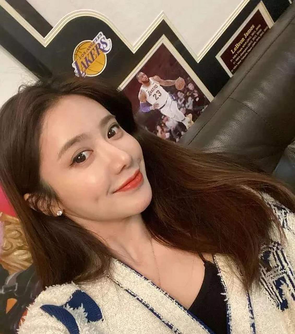 今天湖人对太阳的比赛,腾讯体育有王猛苏群王仕鹏以及美娜共同解说.