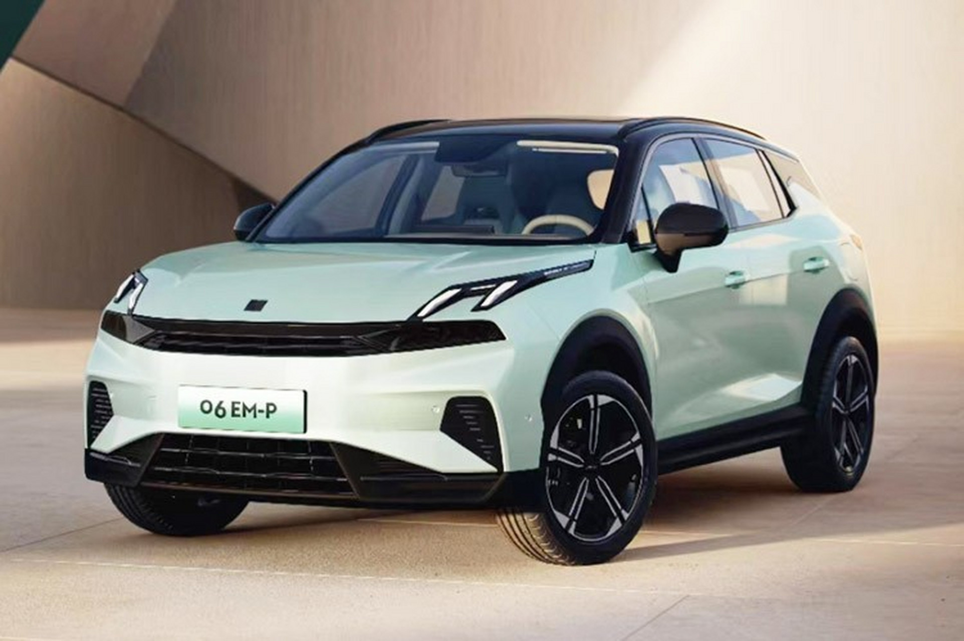 近日对外披露,全新领克06 em-p正式开启预售,作为一台插电式混动suv