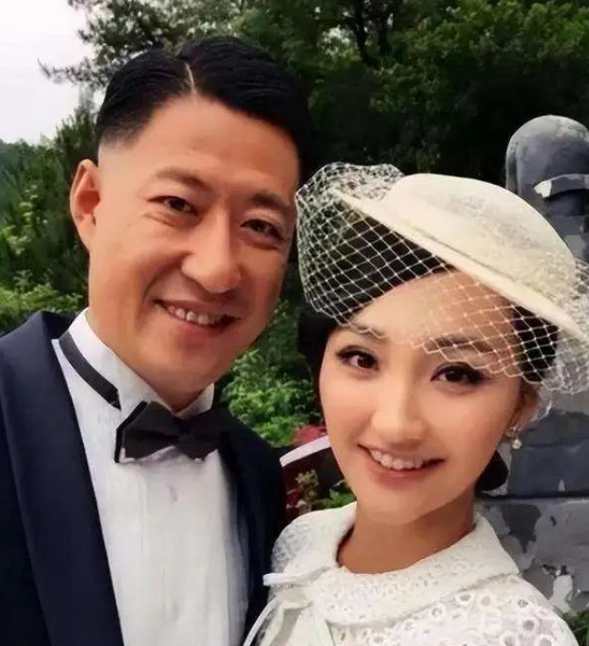 09年于震和新人演员方柏霓相遇 方柏霓在之前跳了13年的舞蹈,但是仍然