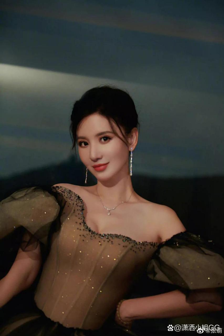 一一美女明星:张萌变化好大,越变越好看漂亮了.(图转载:潇洒小姐姐gg)