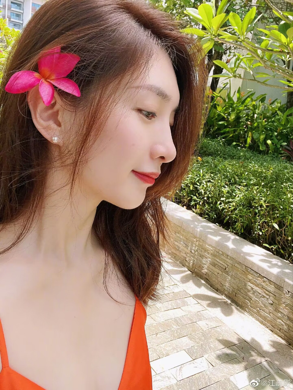 明星生图大赏# #江疏影# 皮肤白到发光,这样的江疏影你们喜欢吗?