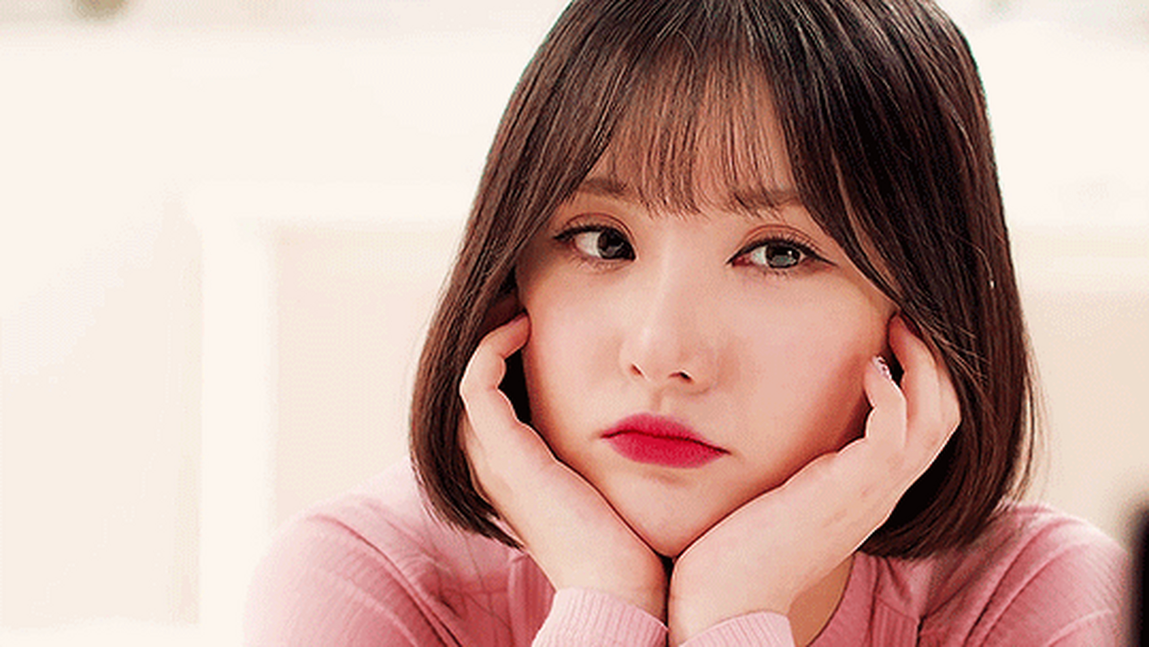 丁恩妃艺名银河出生于韩国首尔衿川区,毕业于首尔表演艺术高中,韩国女