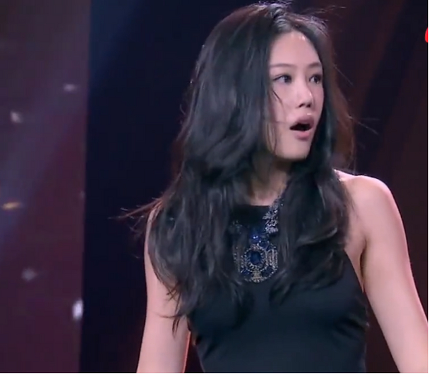 王姬的女儿高丽雯参加《我不是明星》,侯勇疑惑地说:"你社会学那么好