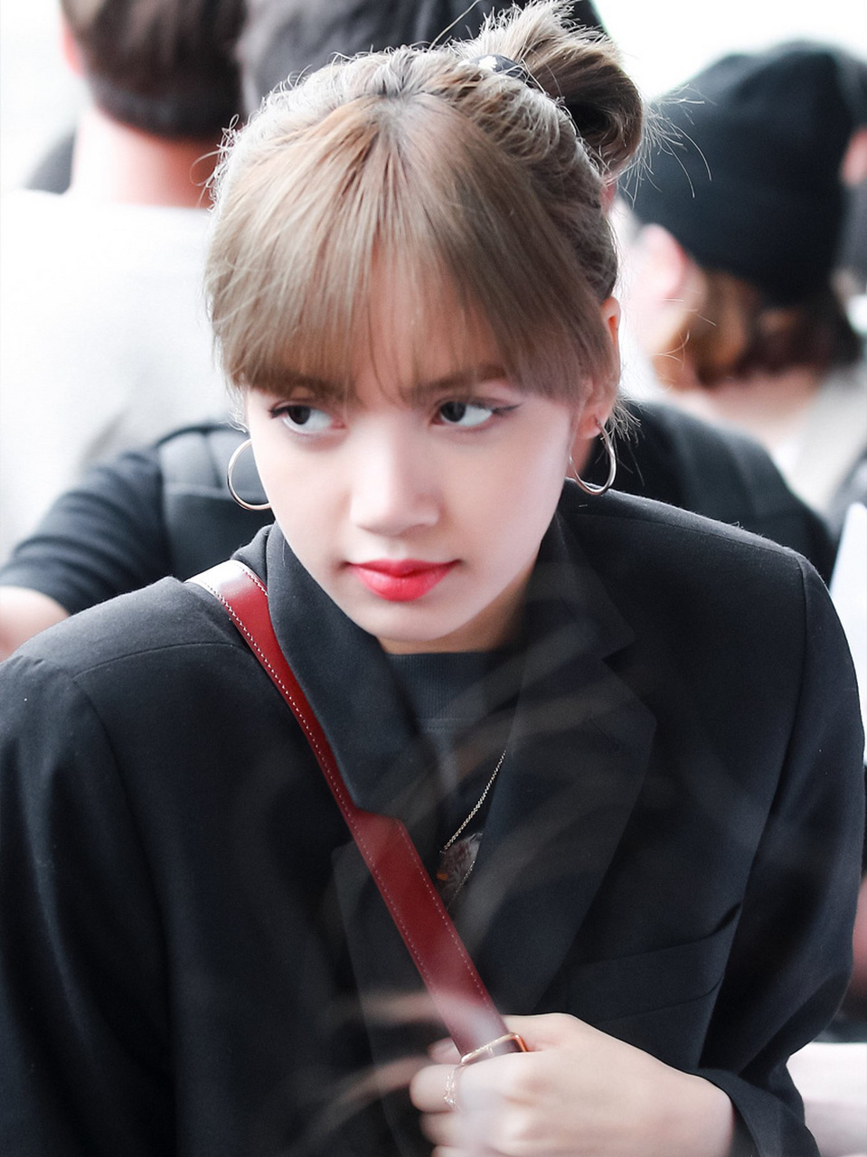 lisa机场私服 一穿西装的莎莎就是大佬 lisa机场私服穿搭科普 穿西装