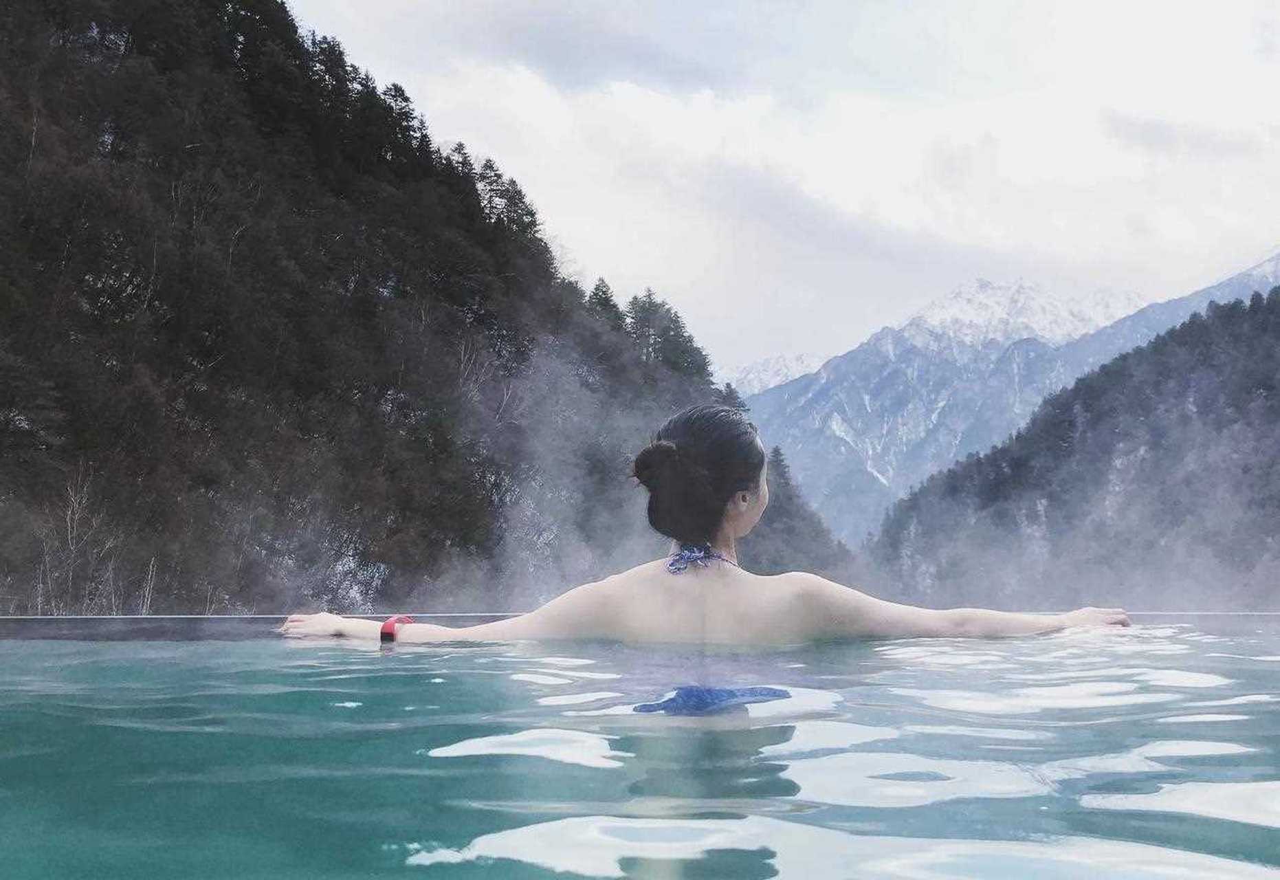 四川理县古尔沟神峰温泉[笑哭] 古尔沟神峰温泉距离成都约230公里,距