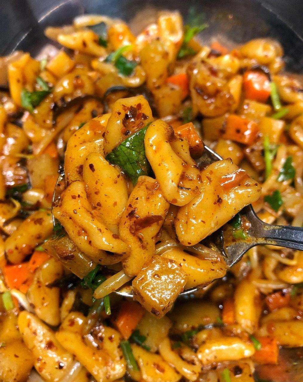 今天分享家庭版陕西烩麻食,不知道吃什么的一定要试试!