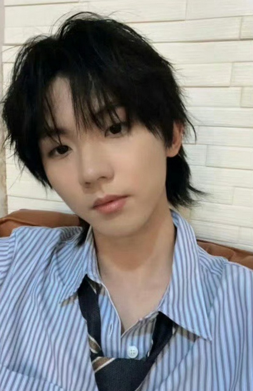 马嘉祺的卷毛狼尾造型真的太帅了!