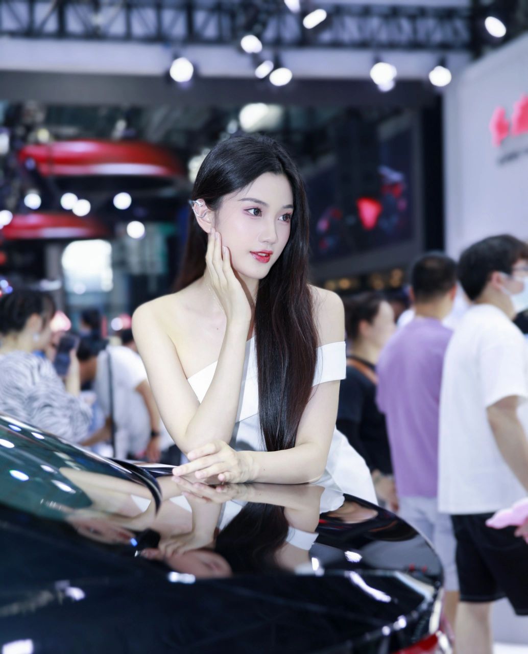 这个角度真好看     #摄影# #南宁国际车展# #车展模特# #美女# #车模