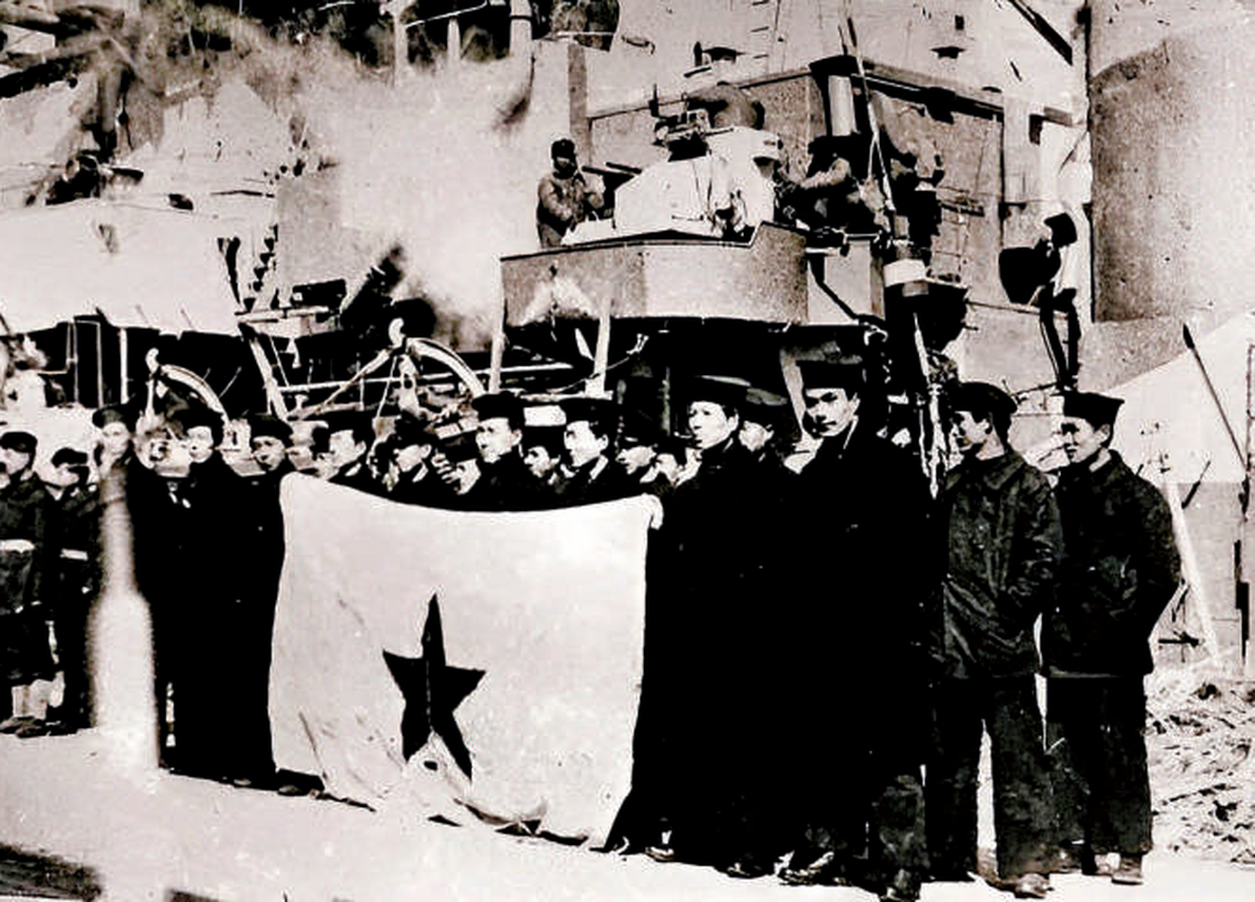 根据回忆,蒋氏有三大最伤感  一是重庆舰起义,二是首都警卫师倒戈,三