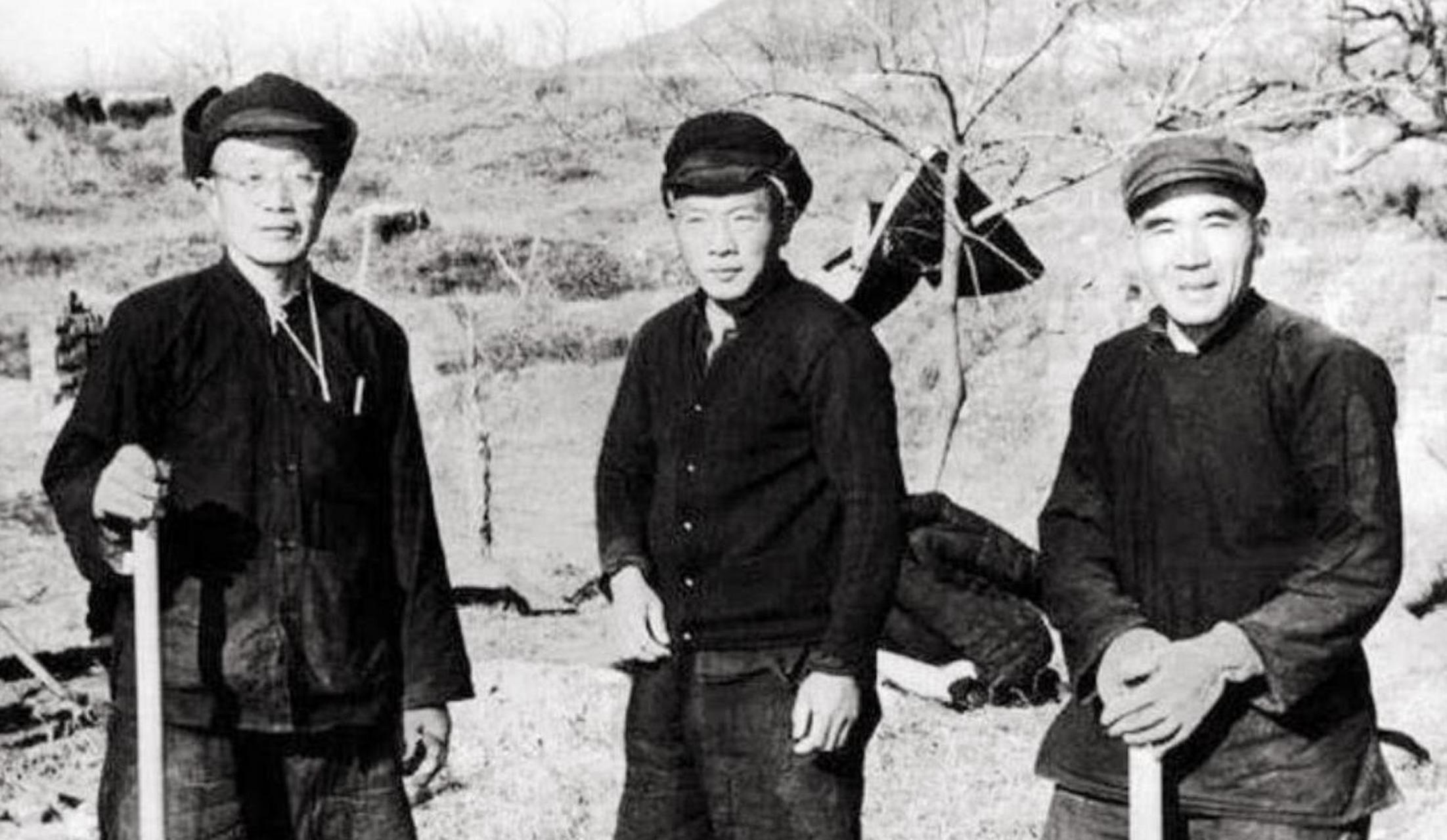 领动计划# 一日,原国民党中将刘镇湘参加完功德林的劳动,正依靠在