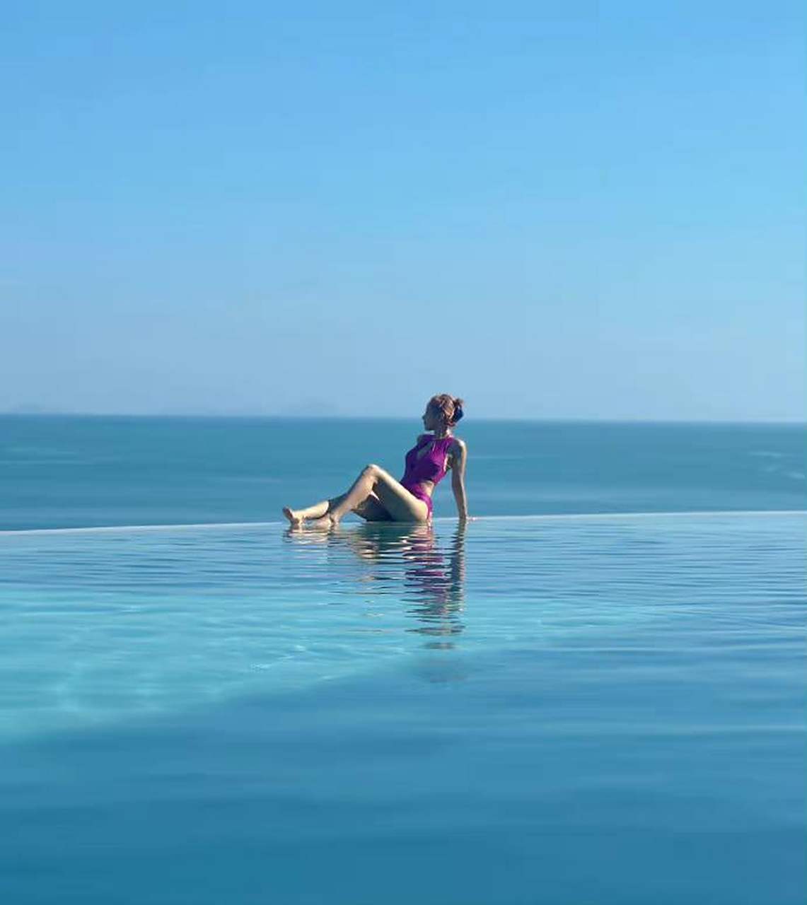 网友:程潇最新发的泳衣照,身材好美好辣. #搞笑趣味图