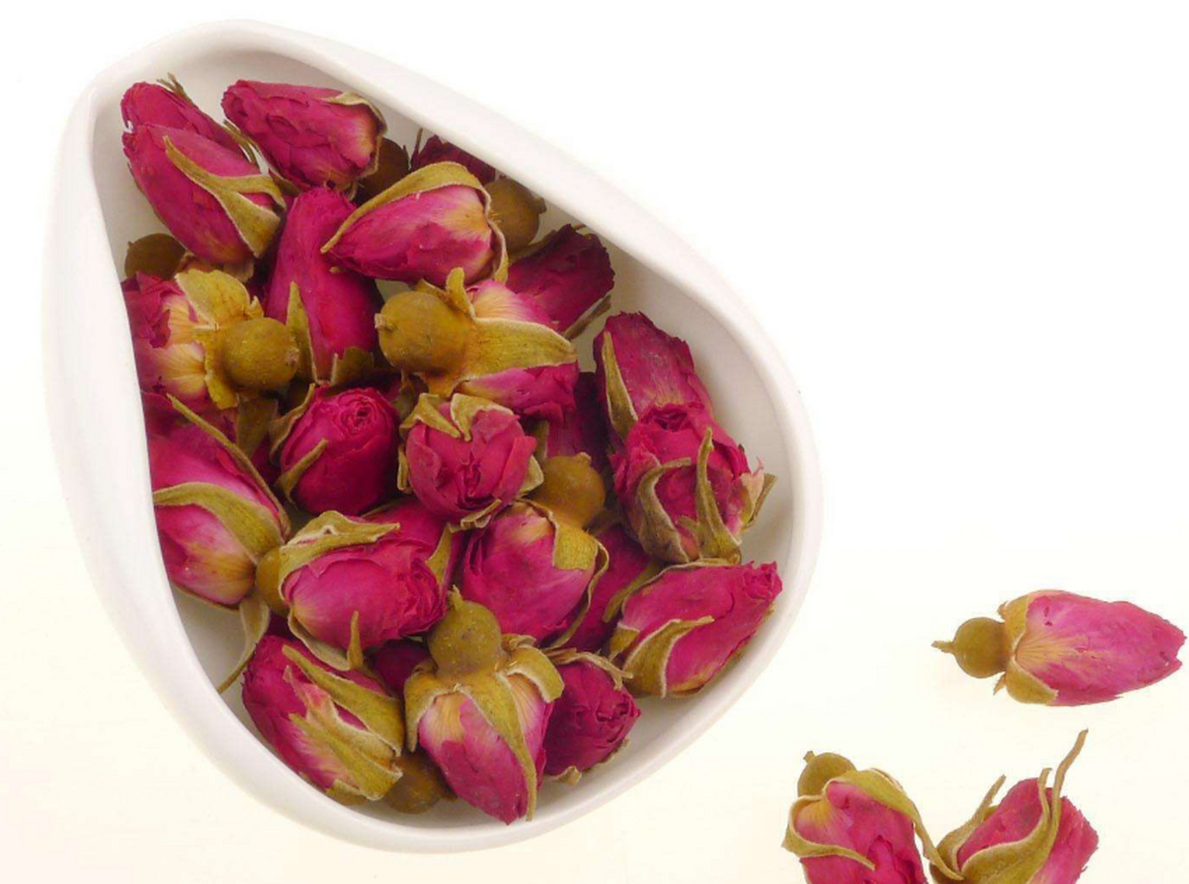 玫瑰花泡水喝,养颜防胸痛  推荐一款玫瑰花为主的代茶饮,常喝还有3个