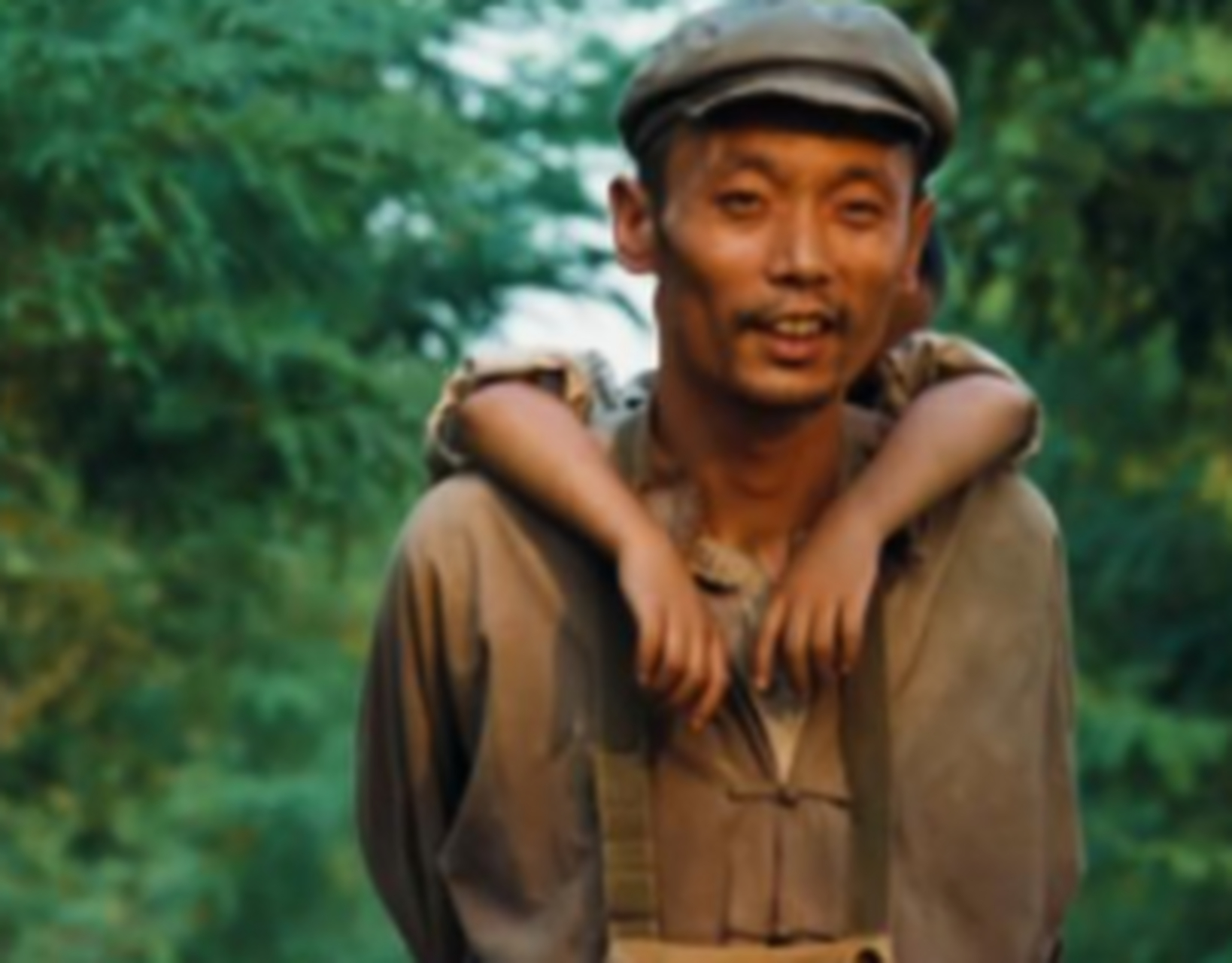 《活着》:让读者忍不住哭的一幕:13岁的"有庆"抽血死了,福贵不忍心