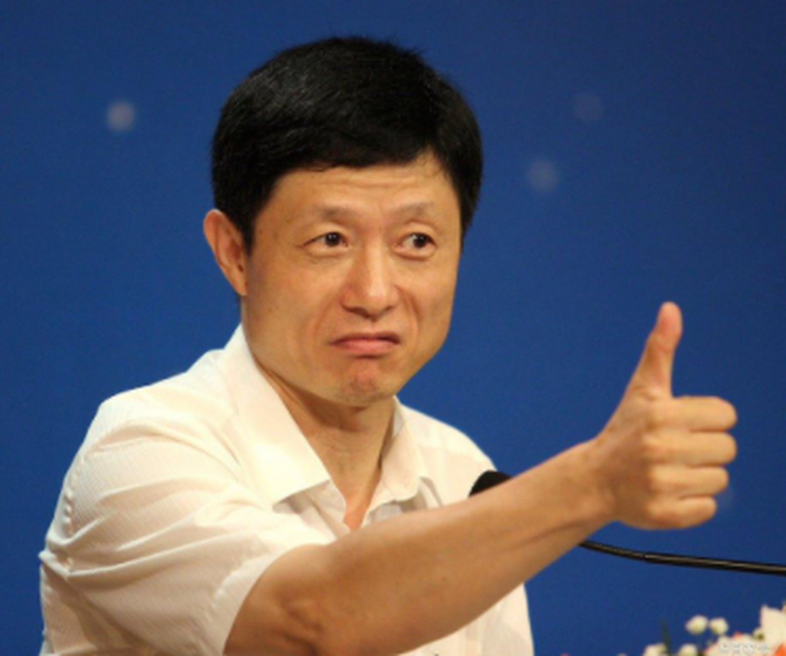 当年,艾跃进教授曾反驳《从头再来》这首歌曲,他质疑