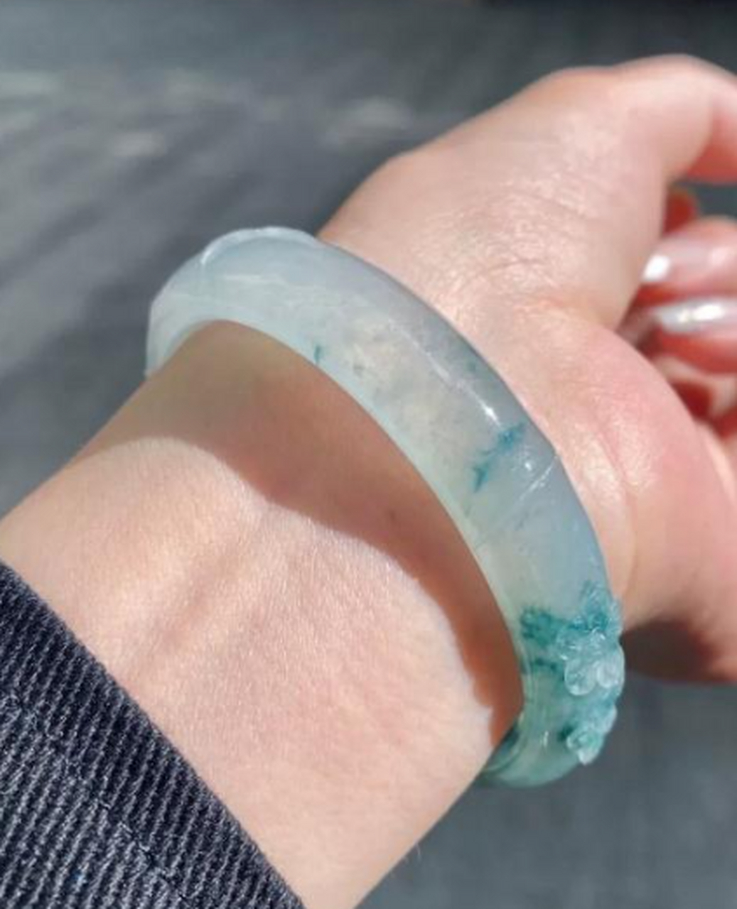 翡翠手镯##点击头像看直播# 【墨梅】高冰飘蓝花翡翠手镯 高冰雪幻揶