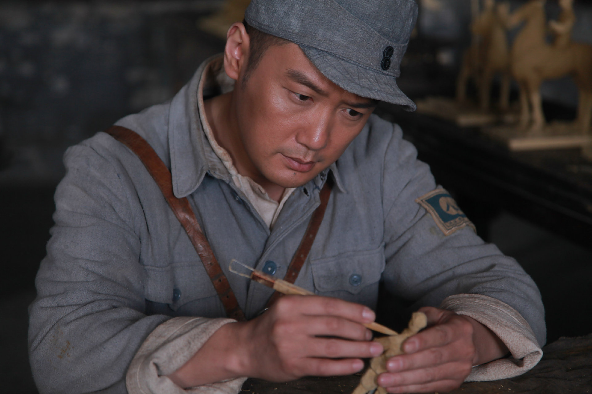 演员陆鹏在亮剑里,扮演特种兵队长,阴险狡诈,差点端了我方总部,频实