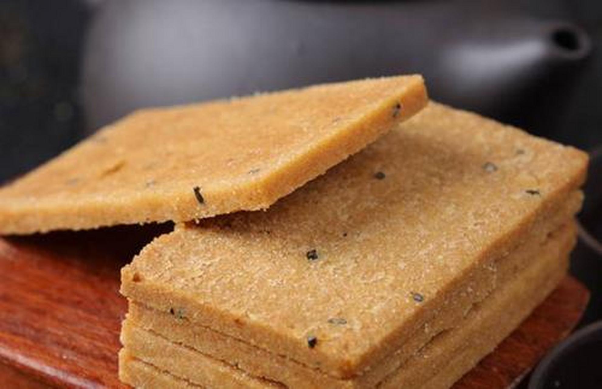 4月放肆吃#烘糕:烘糕也是合肥地区的一个传统名点,据说已经有八百多