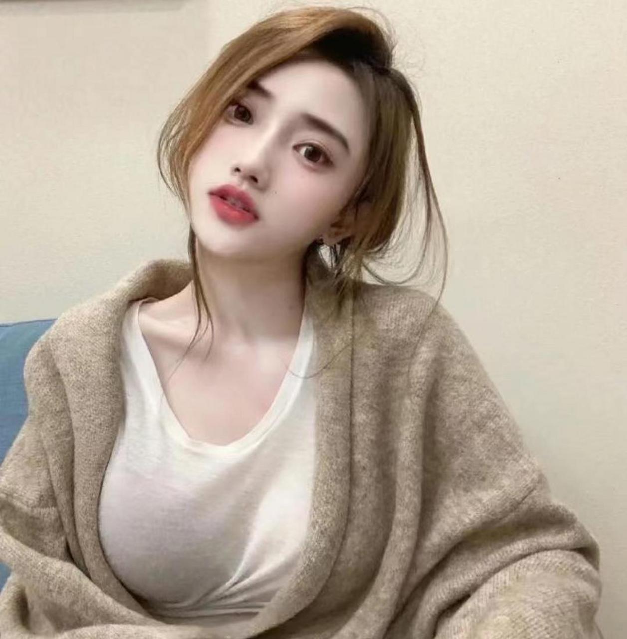 网恋女友给我发的自拍,就算去掉美颜底子应该也不会差,捡到宝了!