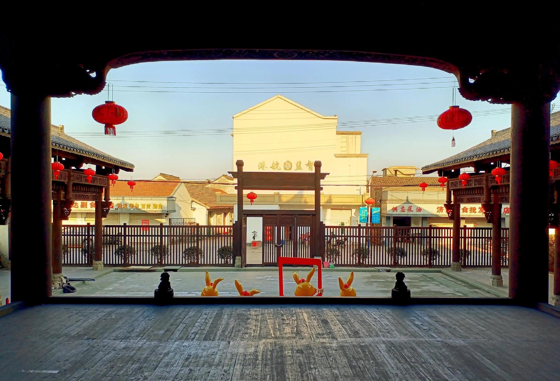 "走过三十六码头,难过双林塘桥头",这是浙江双林古镇由来已久的谚语.