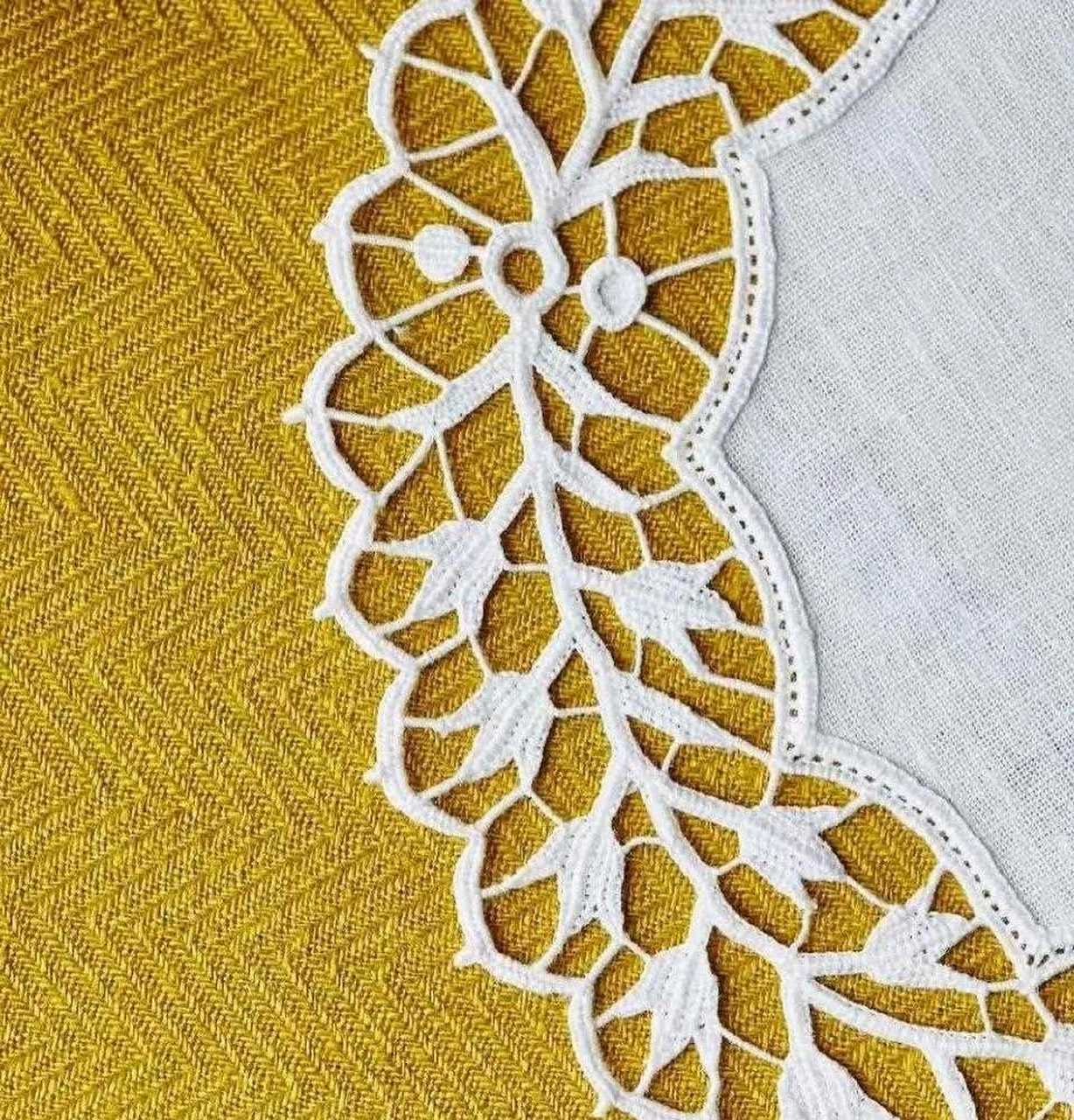 嗨喽,大家好,小爱同学给大家分享一组洁白无瑕的抽纱绣作品.