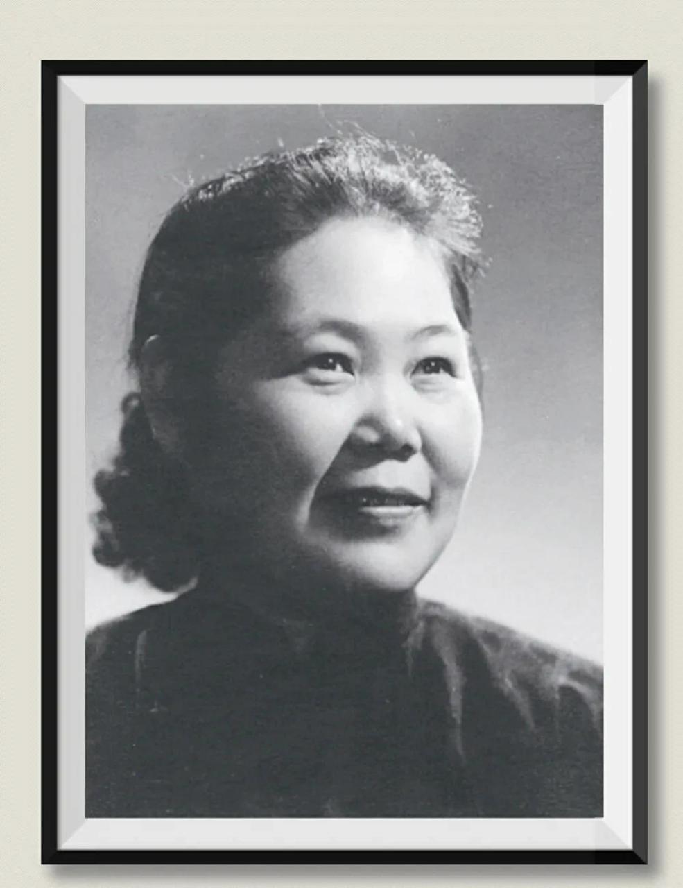 【中国当代女作家杨沫与冀中七分区】 杨沫(1914—1995),湖南湘阴人