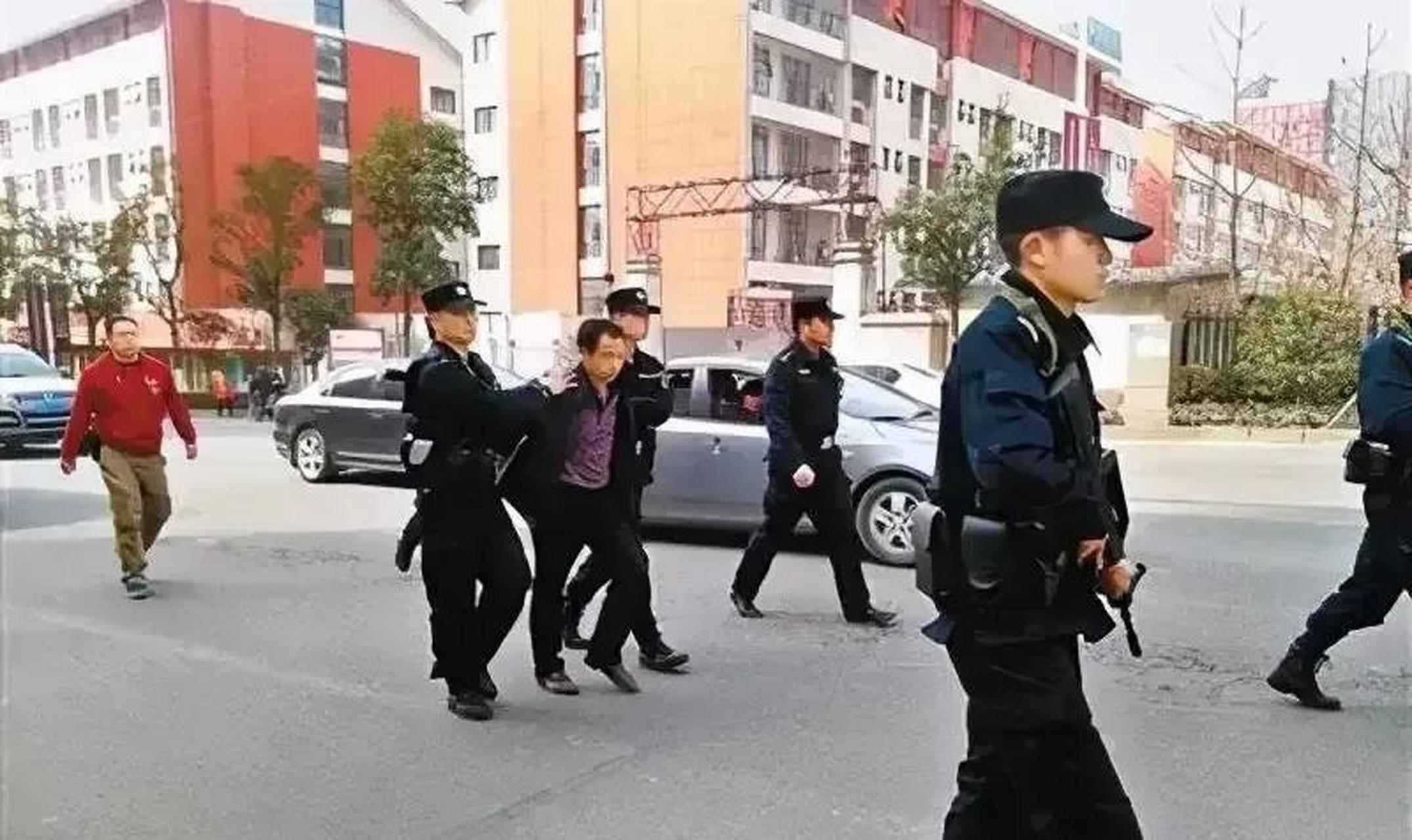 杭州杀人狂魔刘超,他原本是一名军人,因触犯军纪被部队开除.