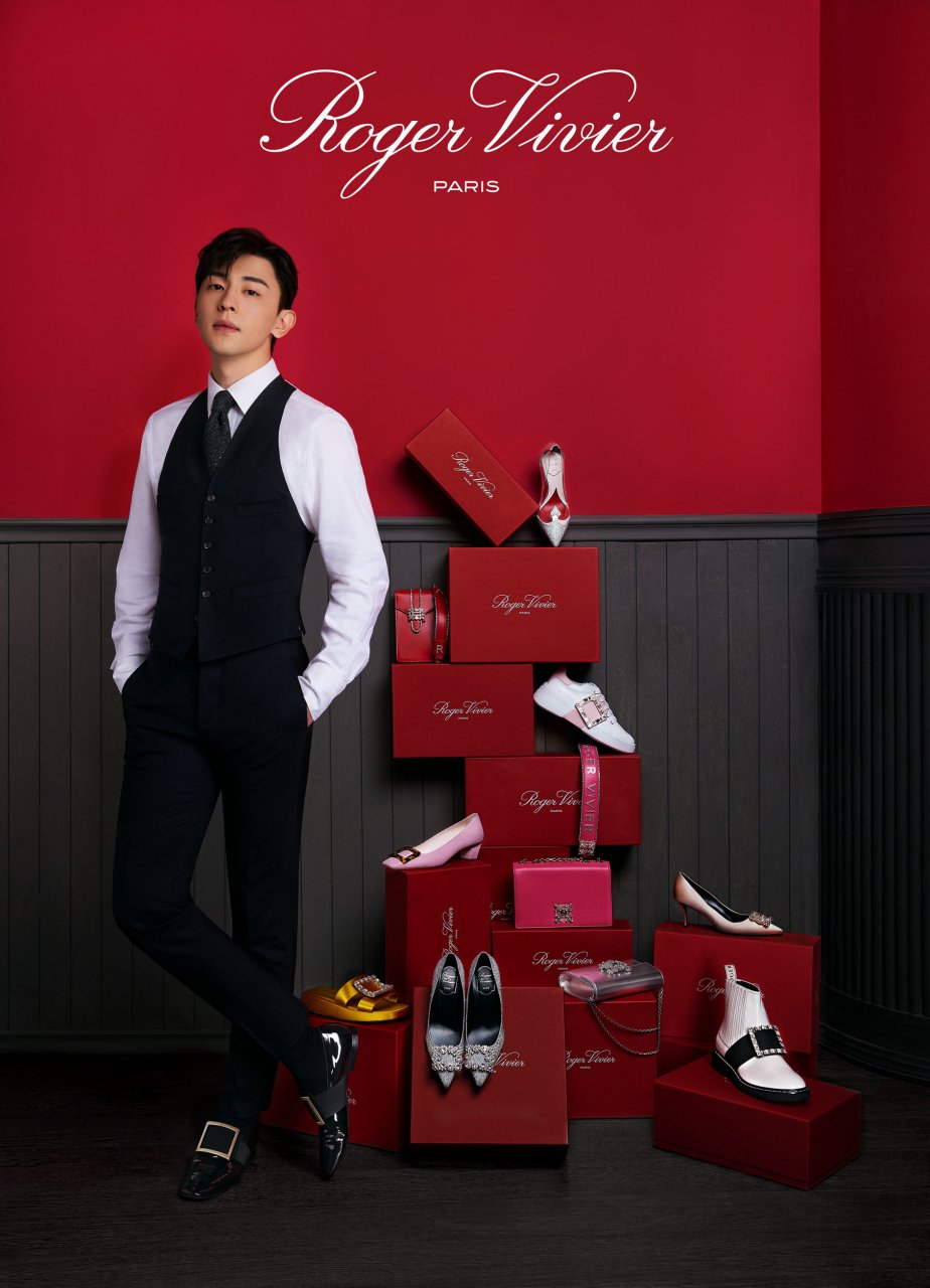 【邓伦成巴黎奢华配饰品牌roger vivier代言人】#明星代言#
