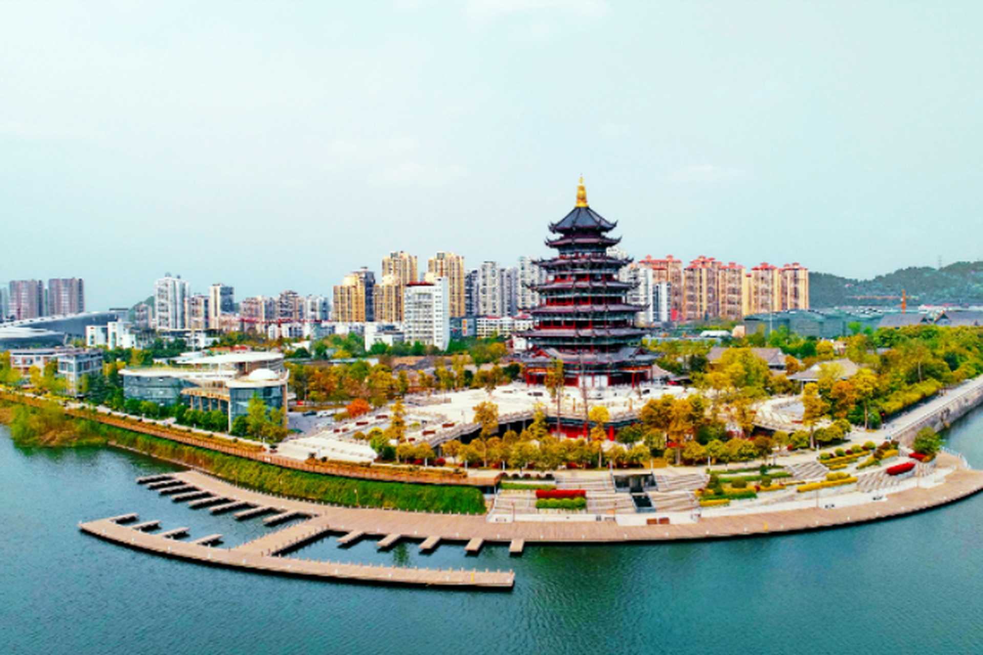 来到这里,不仅有优美的自然美景,同时一定不能错过观音湖水上游乐