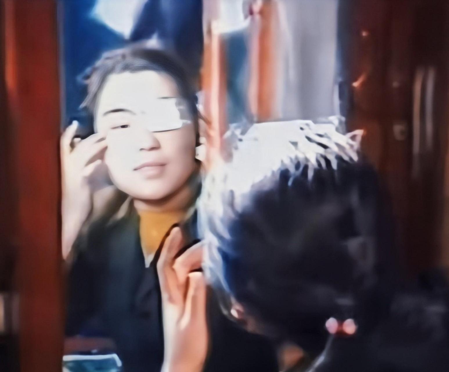 1990年,赵本山主演了一部叫《现世活宝》的电影.