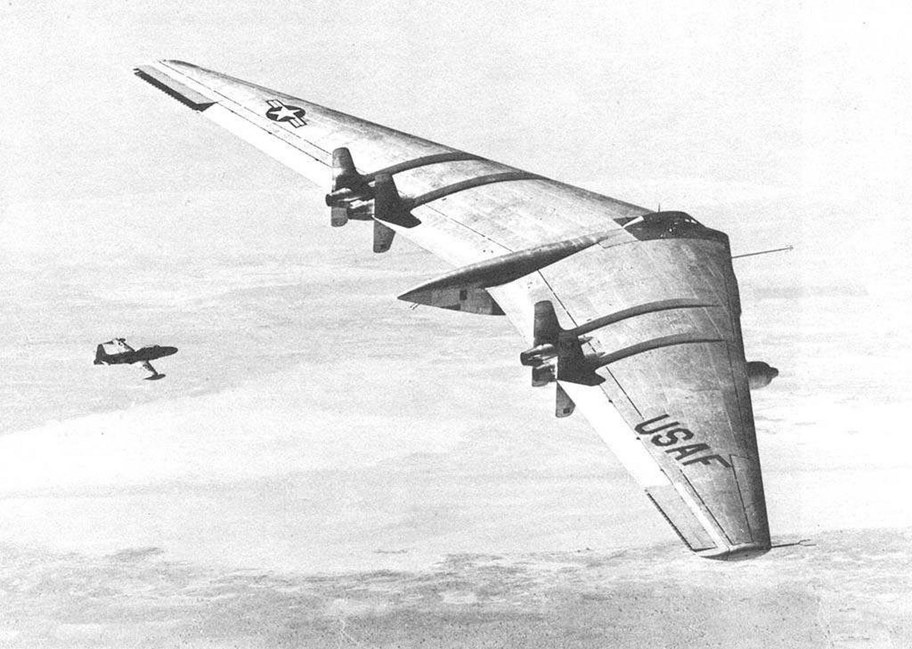 空军的试验机型号诺斯罗普yb-49 [42-102368],一架飞翼式喷气轰炸机
