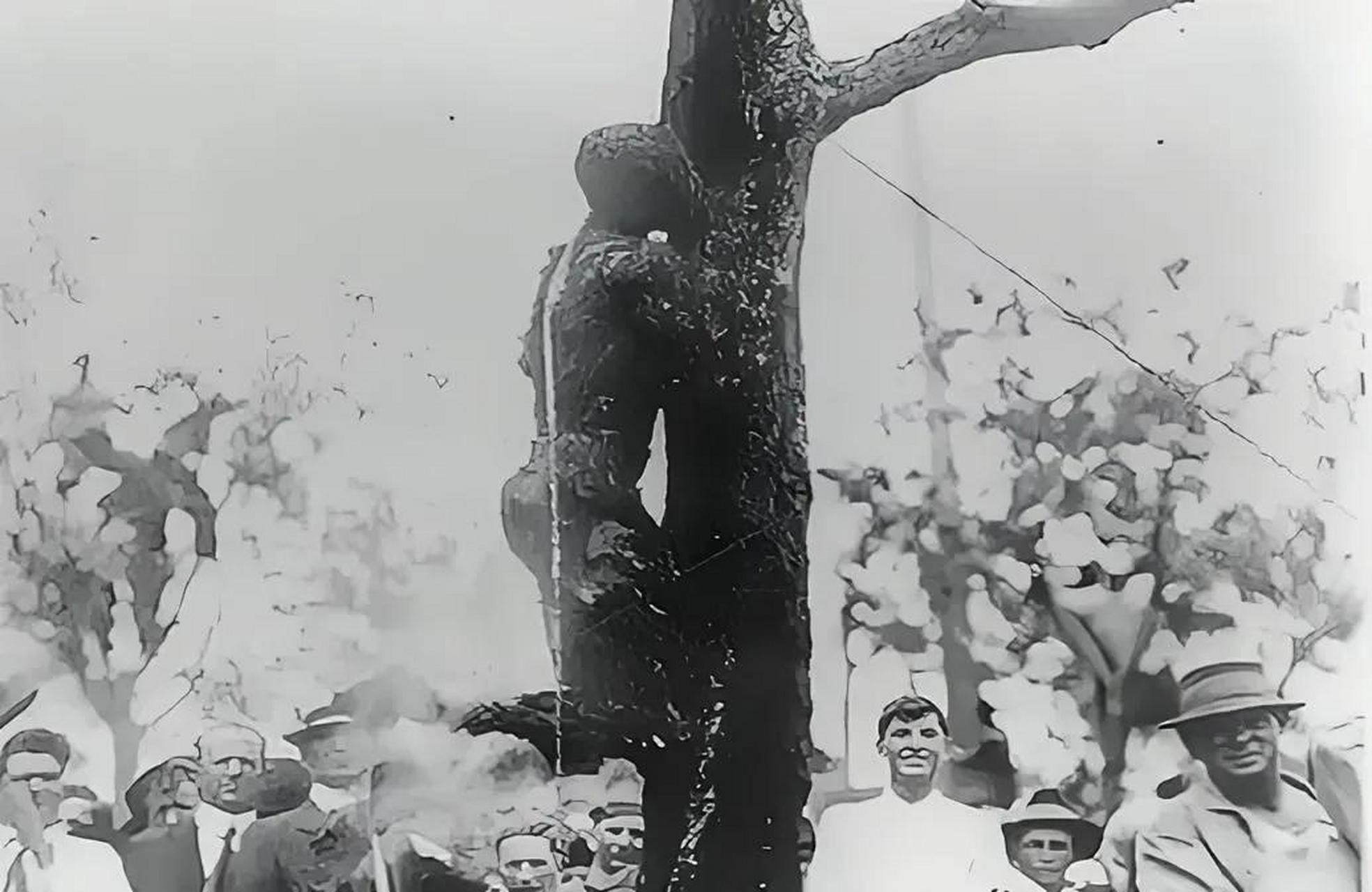 这是1916年,美国非洲裔少年,杰西·华盛顿被执行死刑的现场,当时暴徒