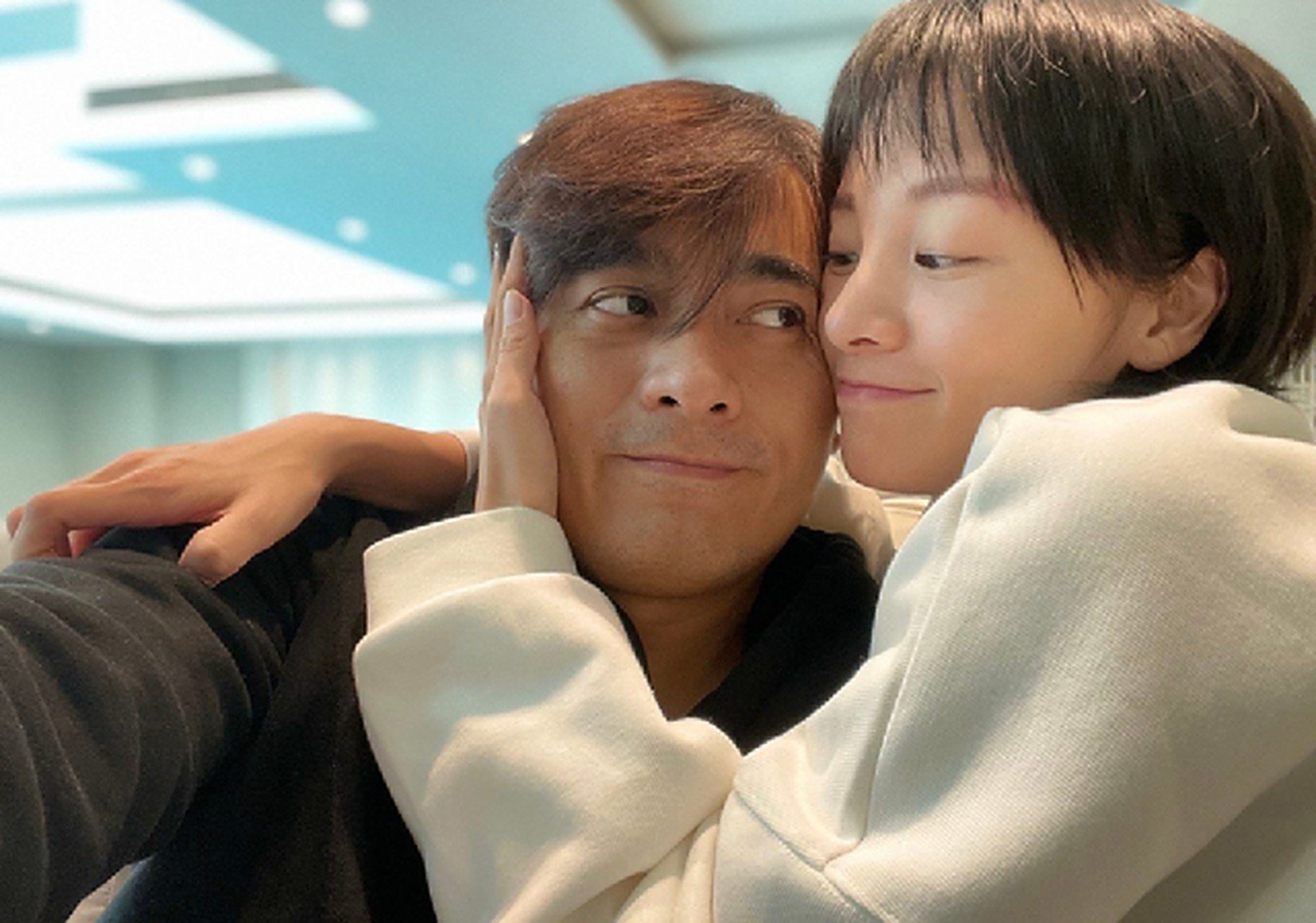 陈龙和章龄之在一起的第十个情人节,没有太多的甜言蜜语,一句"爱你哦"