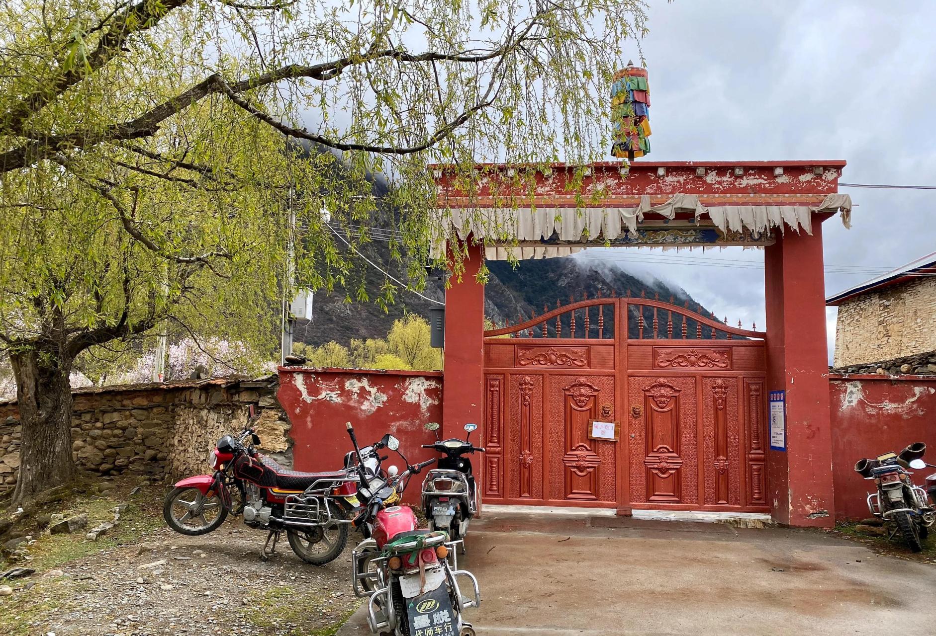 西藏# #林芝# #波密县# 倾多寺—倾多强巴林寺:距波密县城40公里的倾