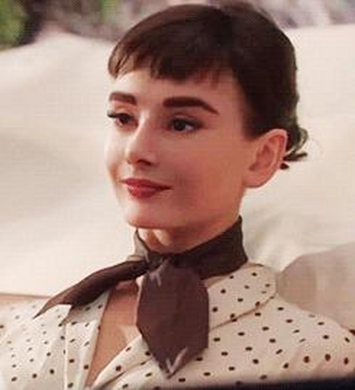 领动计划# 还是奥黛丽赫本拍的第一支德芙广告最打动人,让观众直沟哪