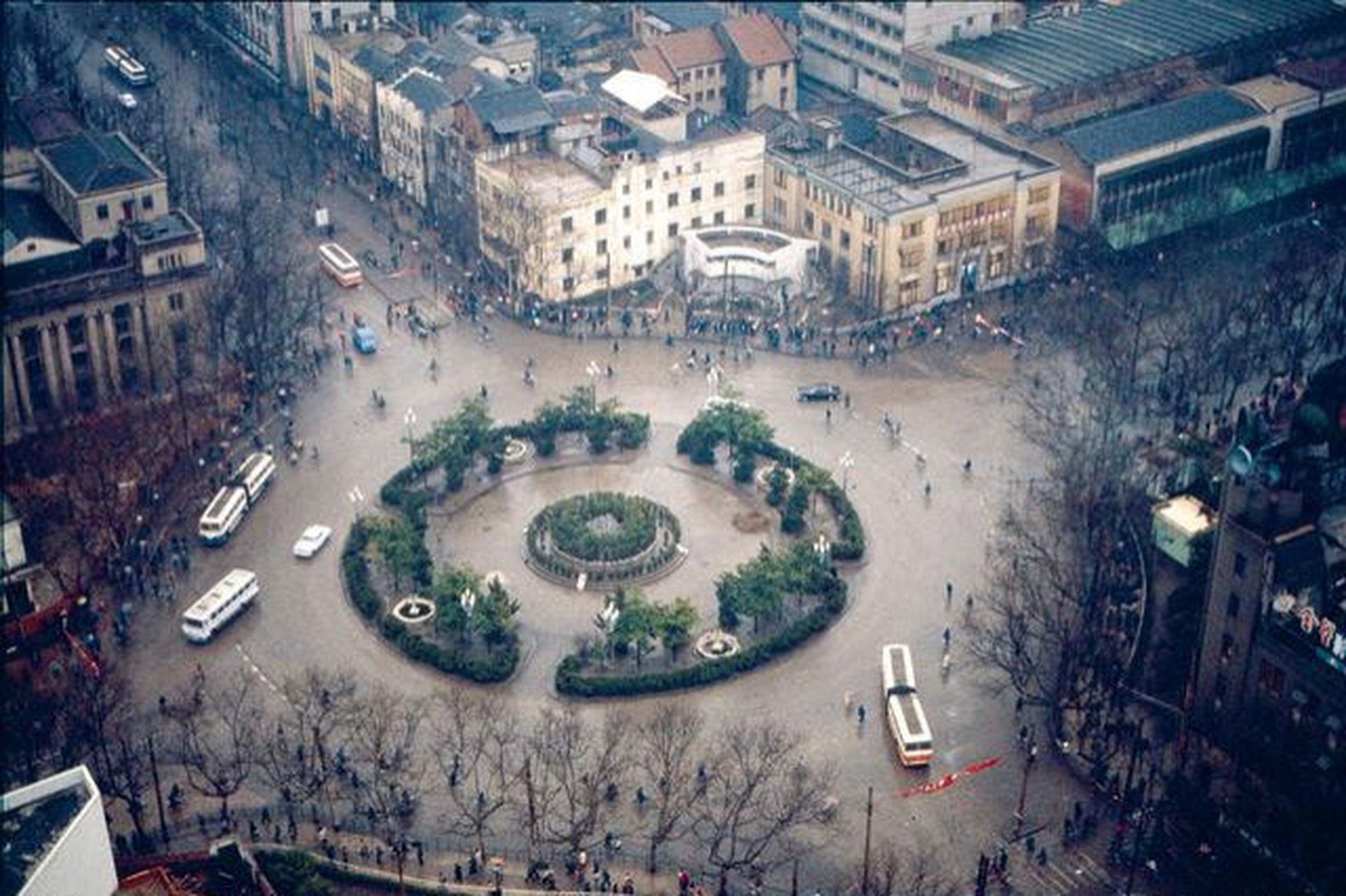 您知道这是南京的哪里吗?这个转盘现在还有吗?