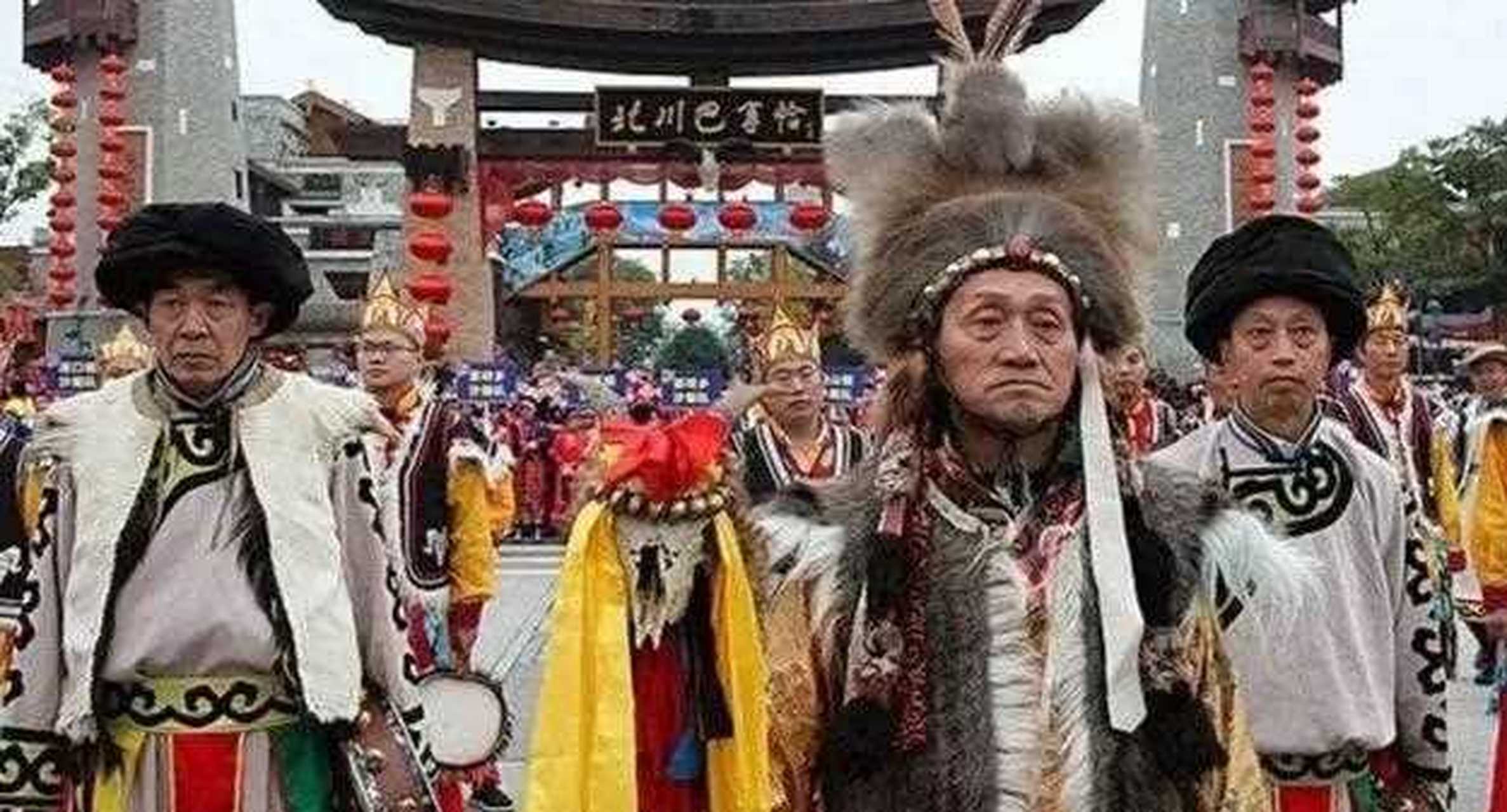 随着三星堆出土的文物亮相,讨论古蜀人的话题一直不断.