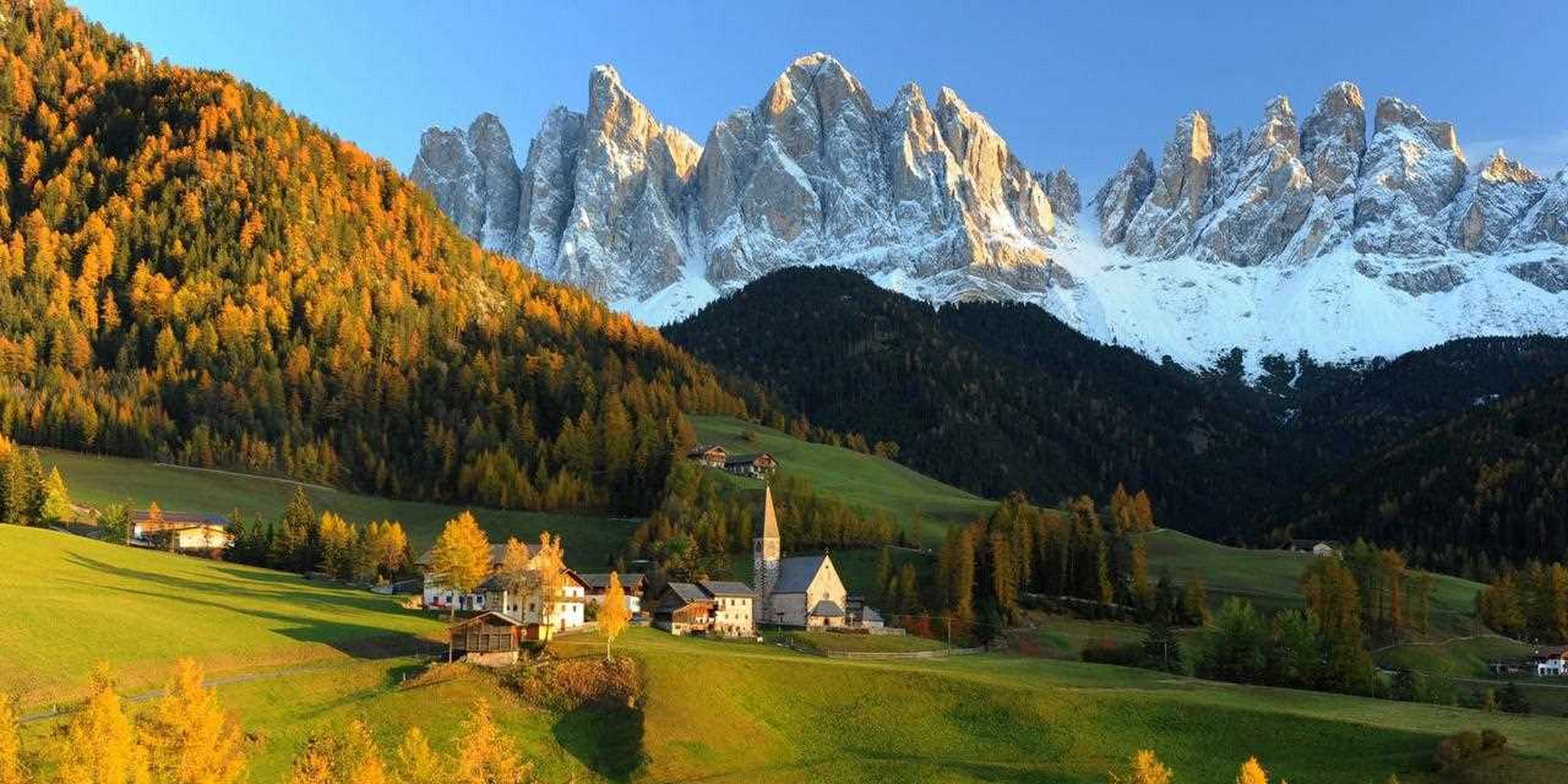 地点:欧洲 - 奥地利 - 阿尔卑斯山 分类:山脉,雪山 名称:阿尔卑斯山下